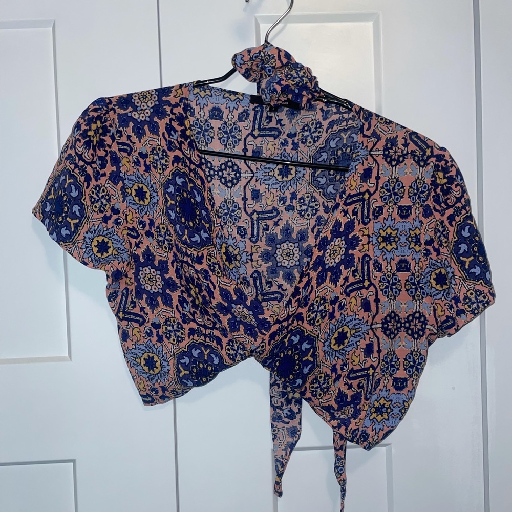 Olivaceous wrap top